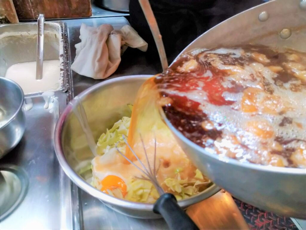 かなり緩めの生地、そしてだし