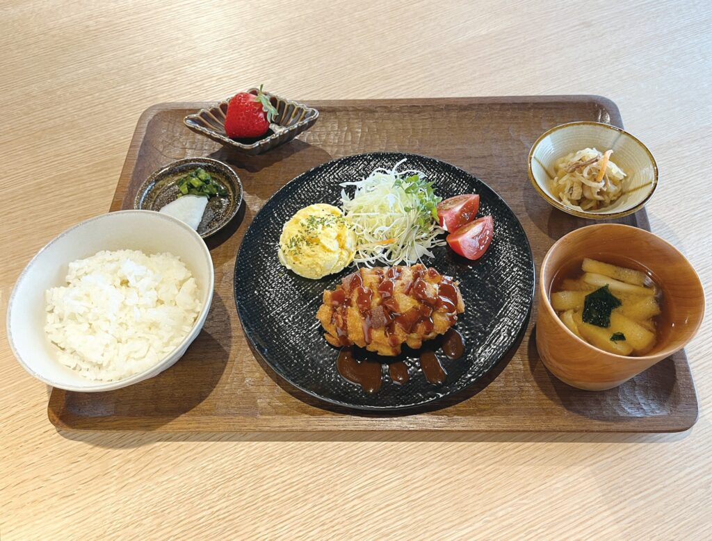 『蟹クリームコロッケランチ（前菜付）』（1,500円）