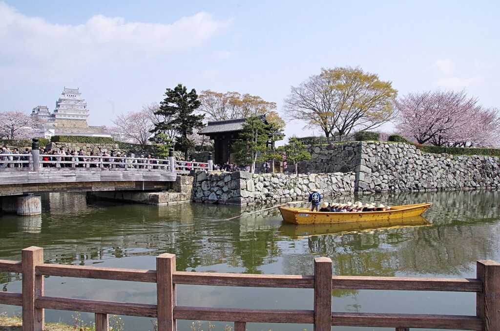 大手門前