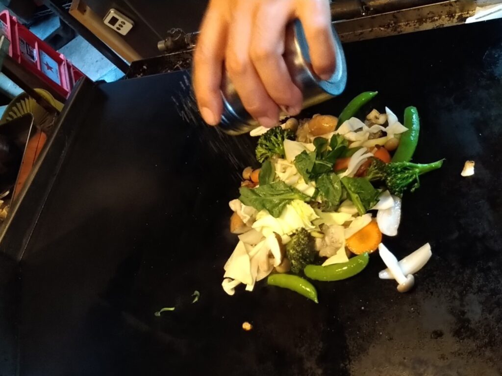味付けはシンプル、主役は野菜