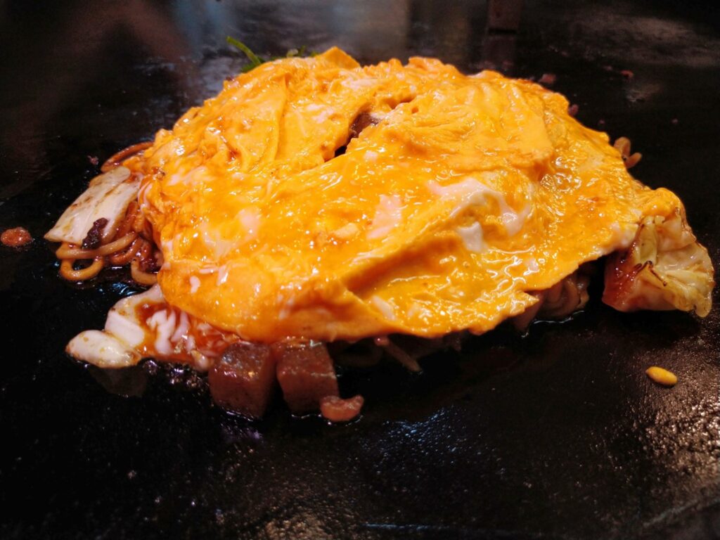 『ぼっかけふわとろオムそば』（950円）