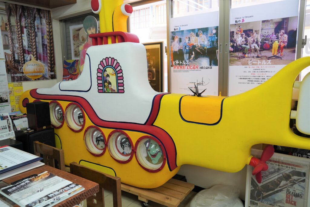 イエローサブマリーンのモニュメント
	