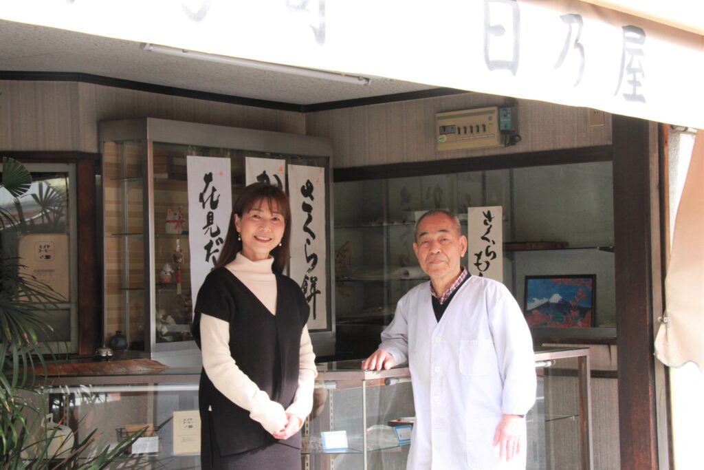 父の「日乃屋」と娘の「ヒノヤ」