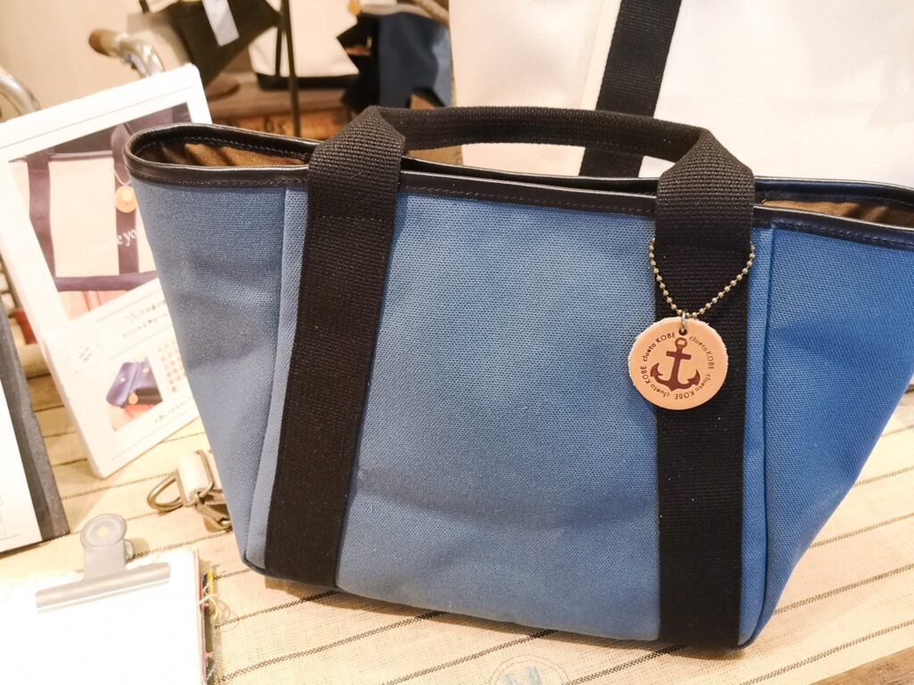 「いつものトート」（大＝7,700円、小＝6,600円）