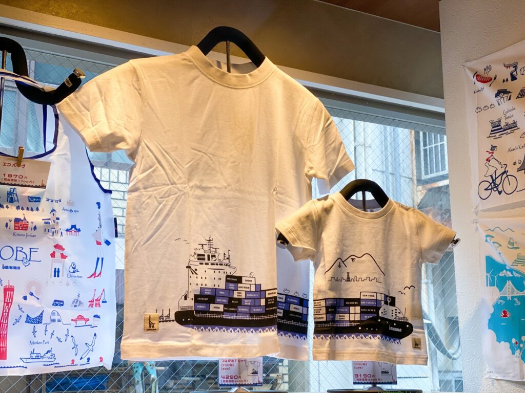 親子でペアコーデしたい、オープン以来大人気の「つながるTシャツ」