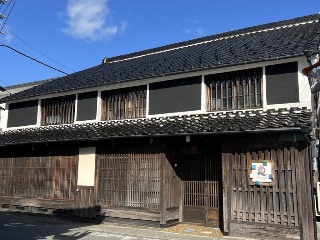 山崎旅館Q　風情ある造りの外観