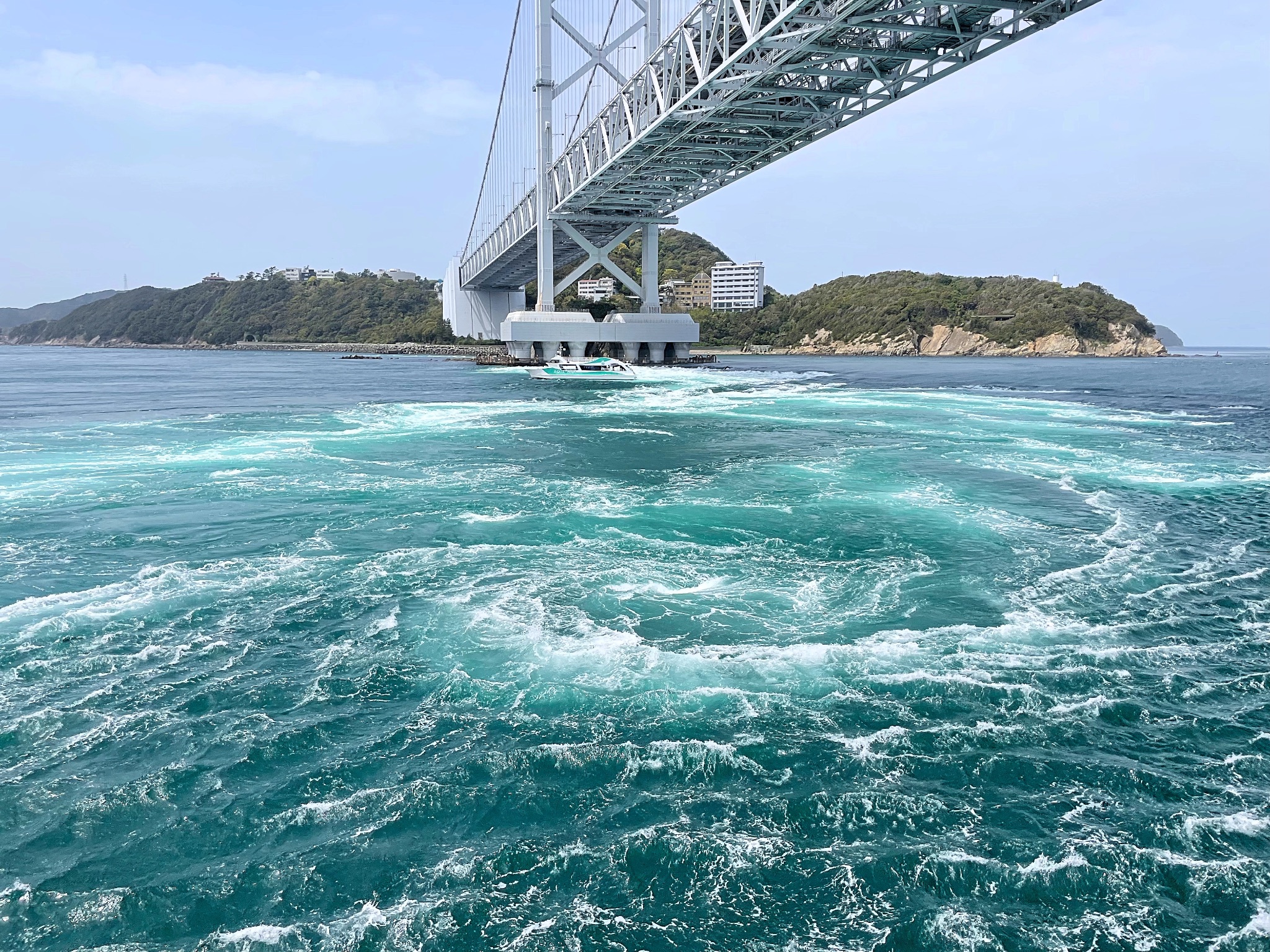 鳴門大橋とうずしお