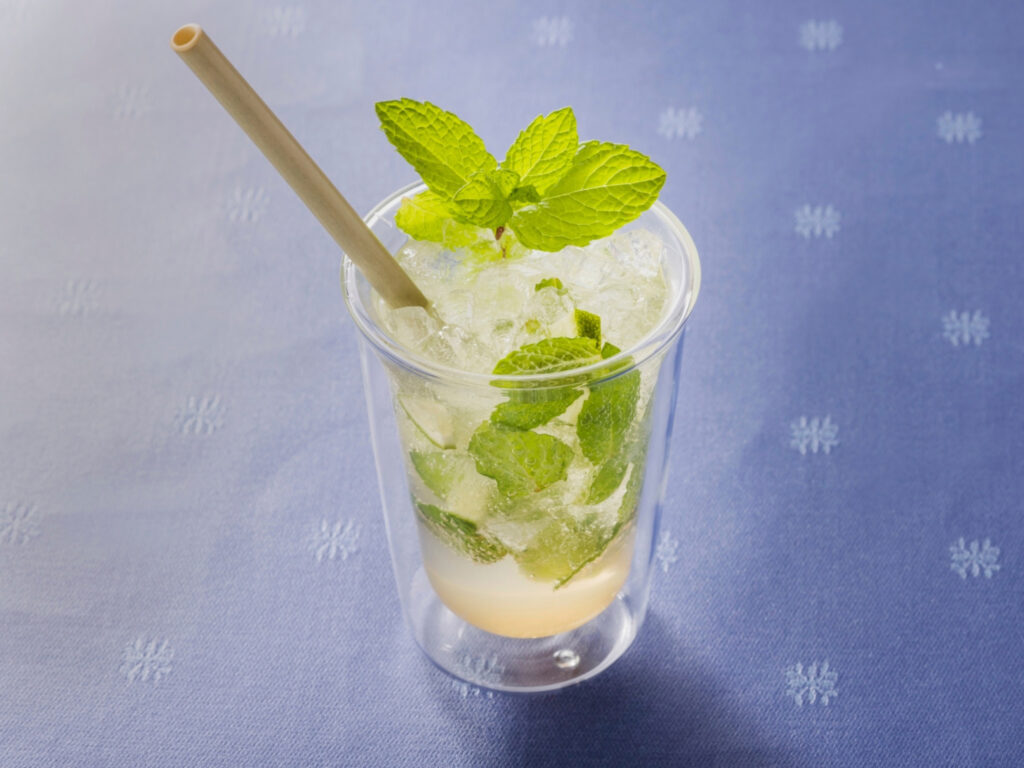淡路島モヒート（ノンアルコール880円、アルコール990円）　写真提供：淡路シェフガーデン by PASONA