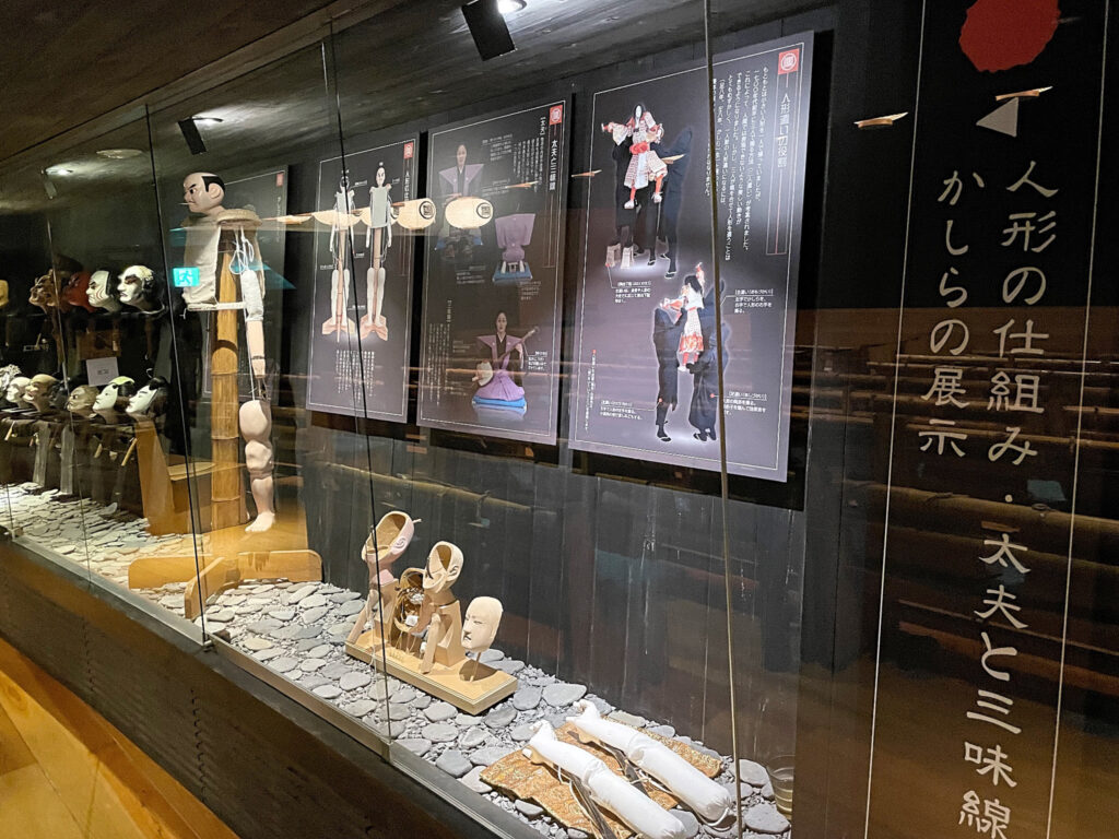 淡路人形座の資料展示コーナー