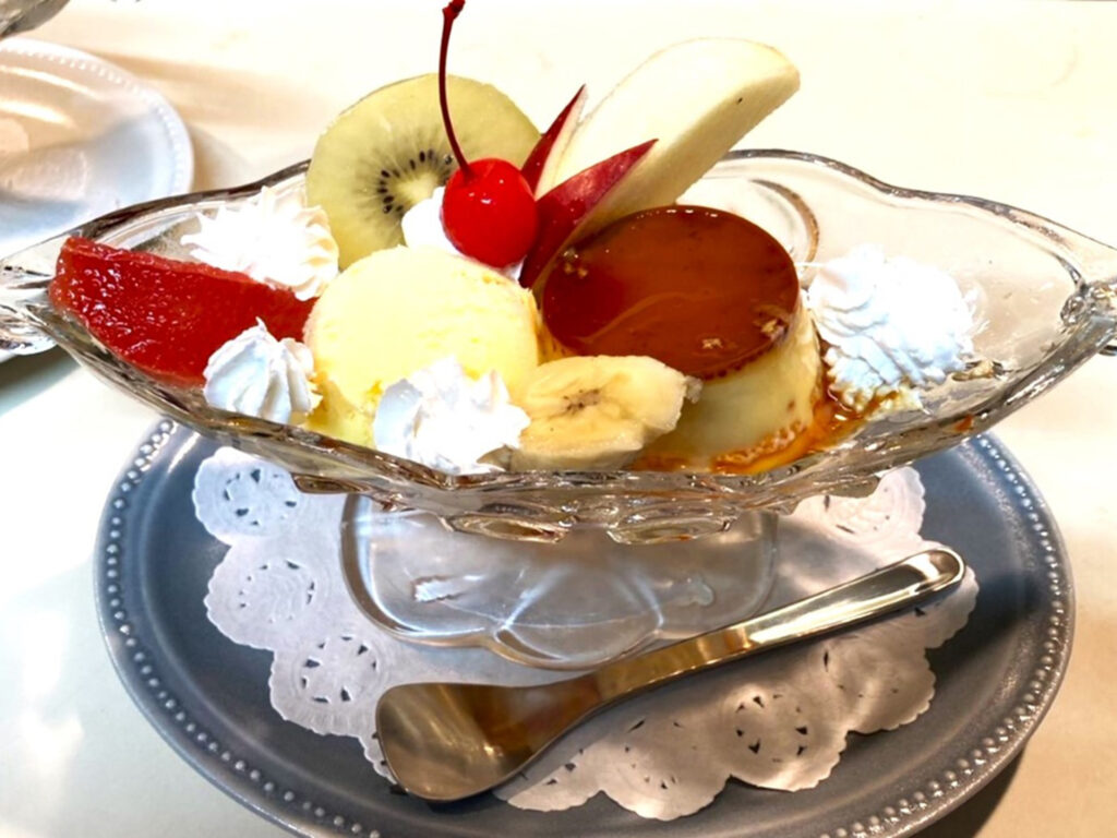 尼崎 隠れ家 カフェ「ぎょもん」
『プリンアラモード』　750円