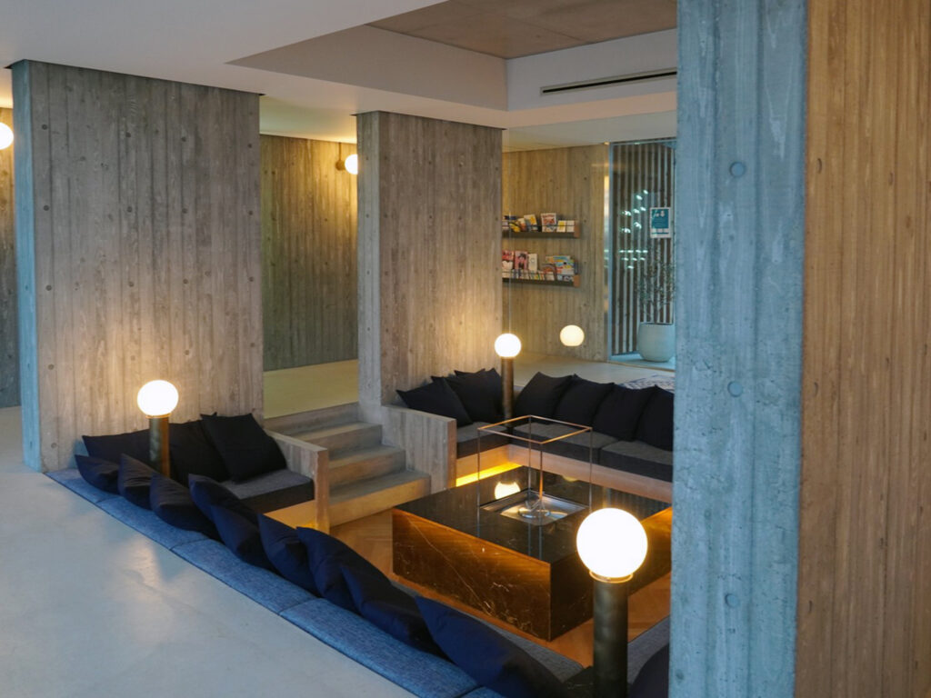 淡路島ホテル　KAMOMESLOWHOTEL　ロビー