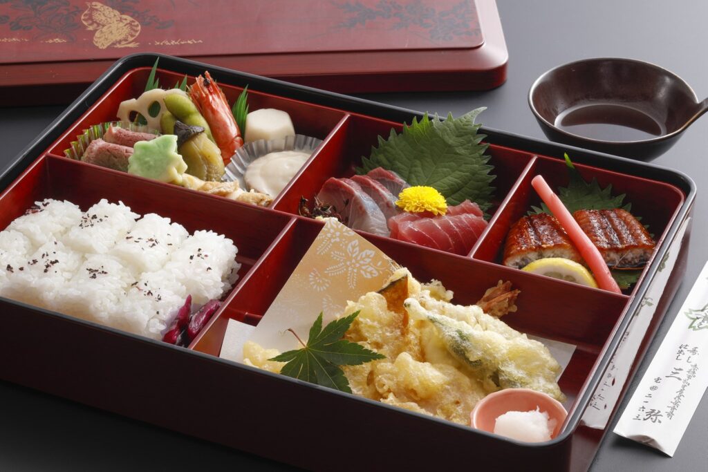 「三弥」の弁当