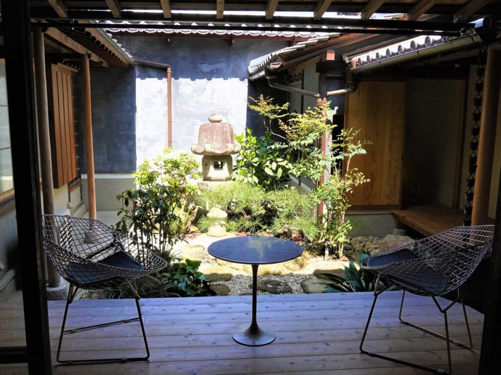 加里屋旅館Q 中庭は当時のまま
