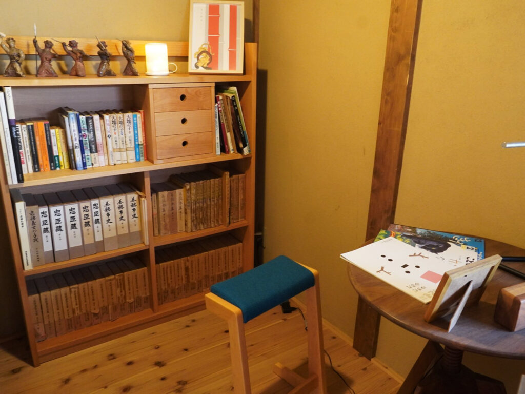 加里屋旅館Q 読書室