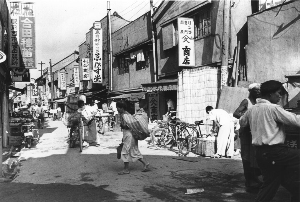 活気あふれる昭和の市場の風景（撮影：瀬川卯ノ一氏）