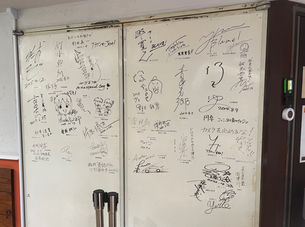 １階THEATER④の扉
