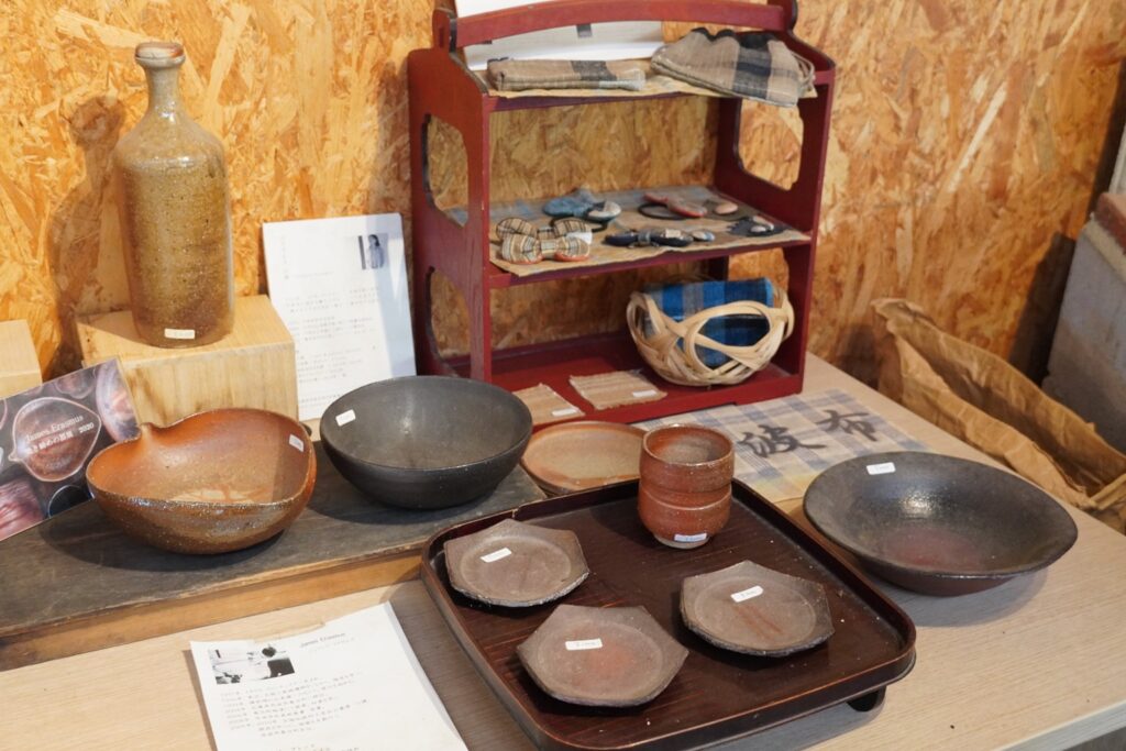 丹波布の作品と備前焼の作品