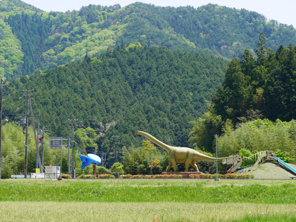 大きな丹波竜の実物大モニュメント