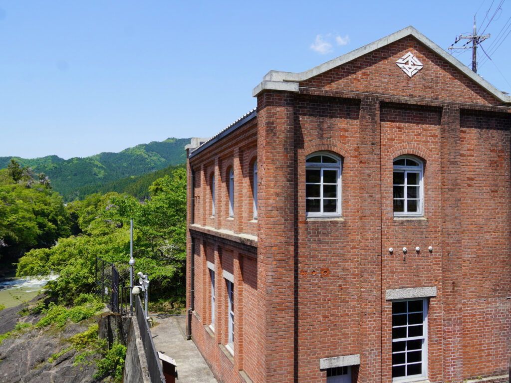 旧上久下村営上滝発電所記念館