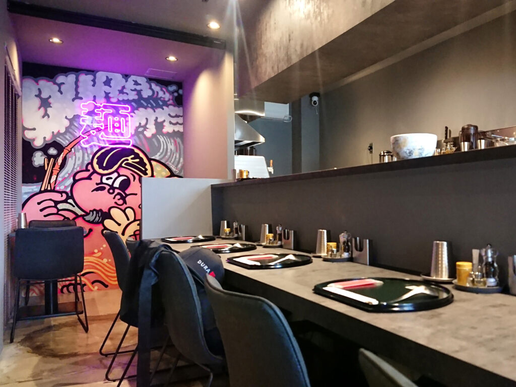 格好いい店内