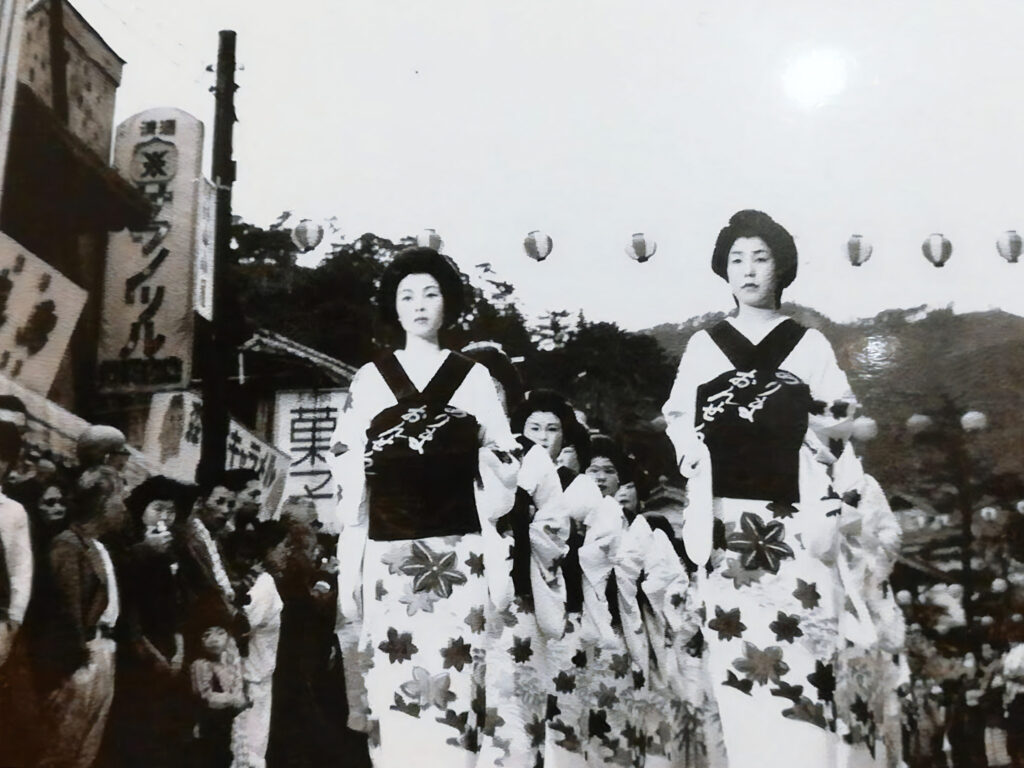 写真提供：『芸妓カフェ一糸』