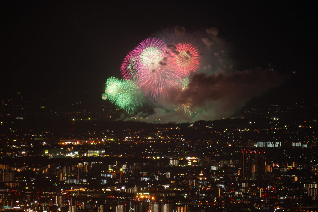 六甲山上から撮影した、2012年のPL花火大会