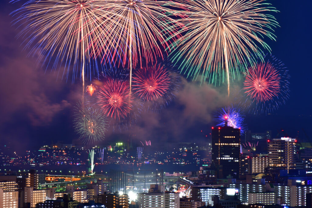 神戸市内丸山公園から撮影した2019年みなとこうべ海上花火大会