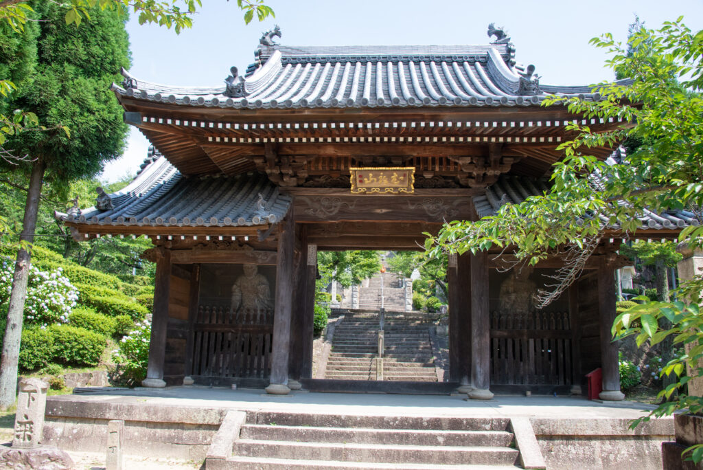 神呪寺の仁王門（山門）