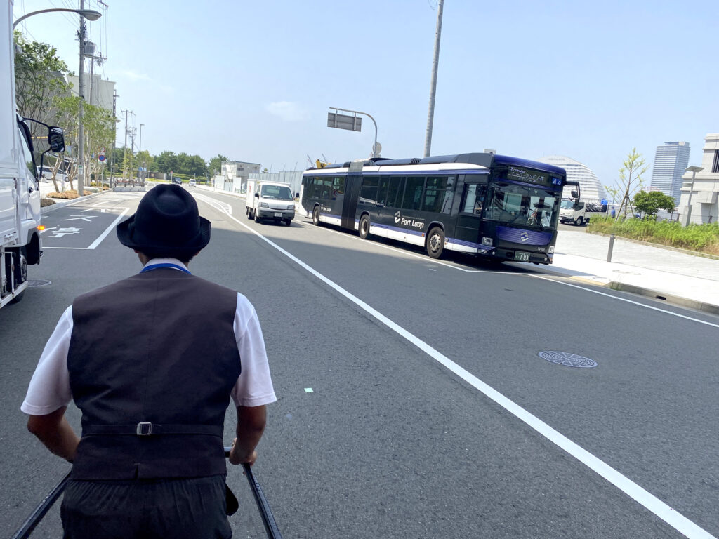 人力車は車道を走ります
