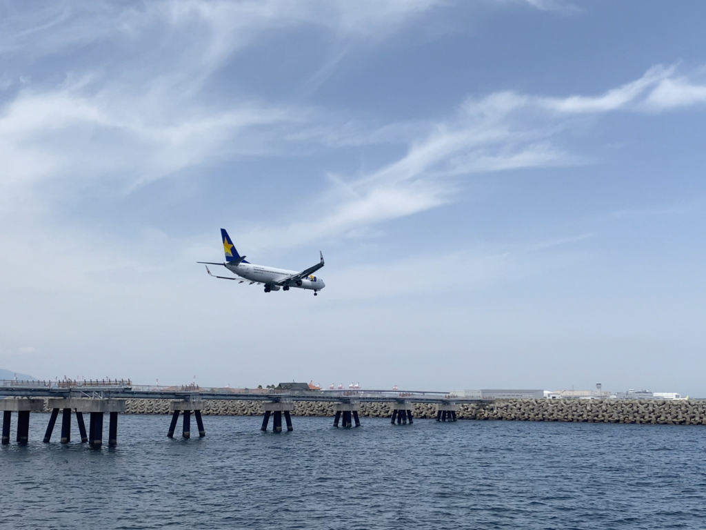 立て続けに2機目が空港へ降りて行きました！