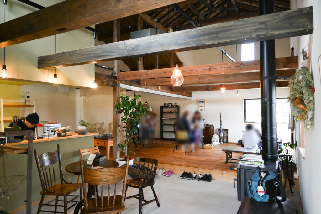 明るく綺麗な店内
