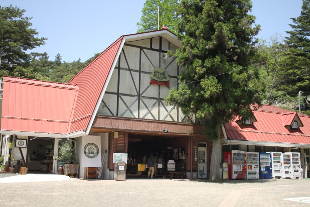 スイスの山岳酪農をモデルに整備された牧場