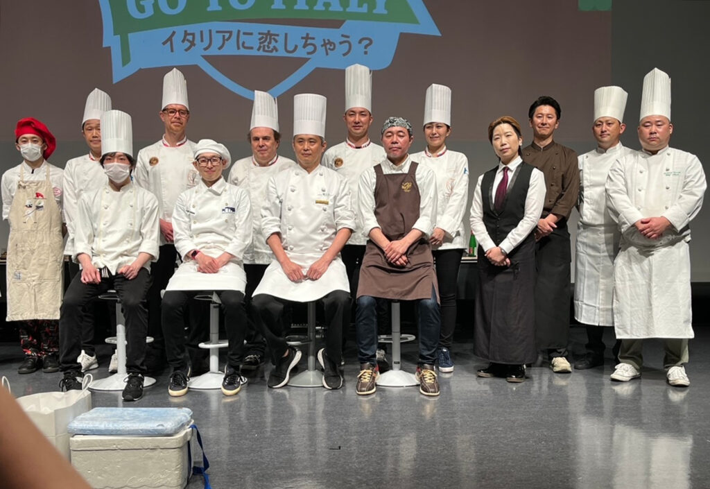 右から４番目が長田さん