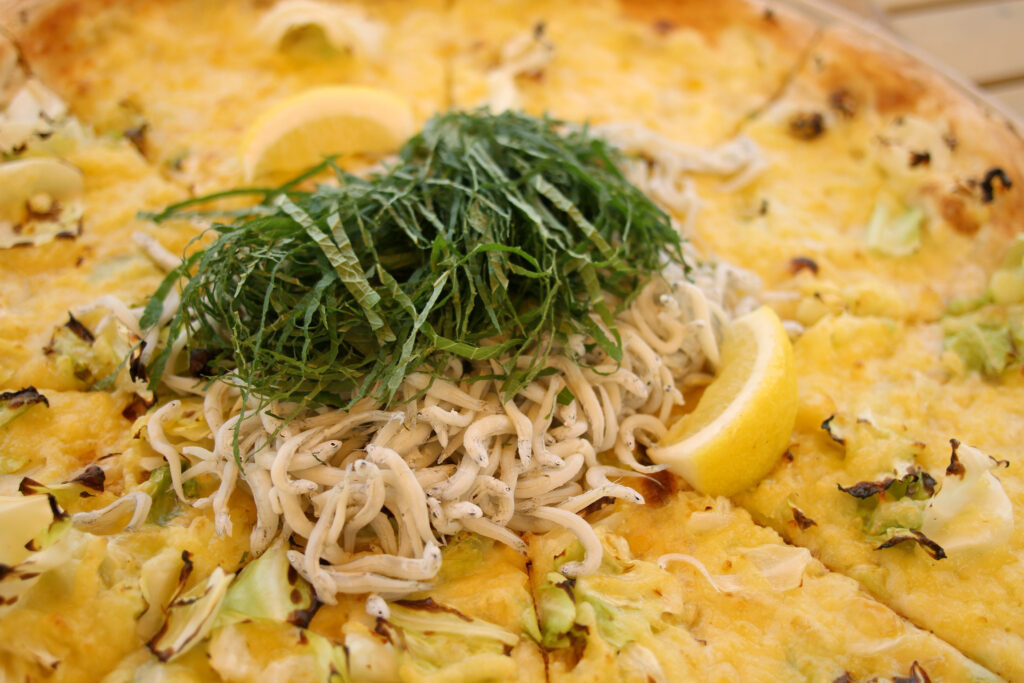 レモンを搾って食べるとさっぱり味に！
