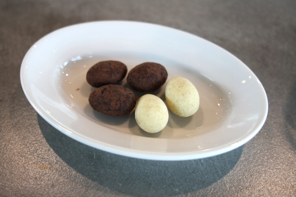 『felissimo chocolate museum Original （フェリシモチョコレートミュージアムオリジナル）ワインと合うアマンドショコラ』（1箱1,500円）