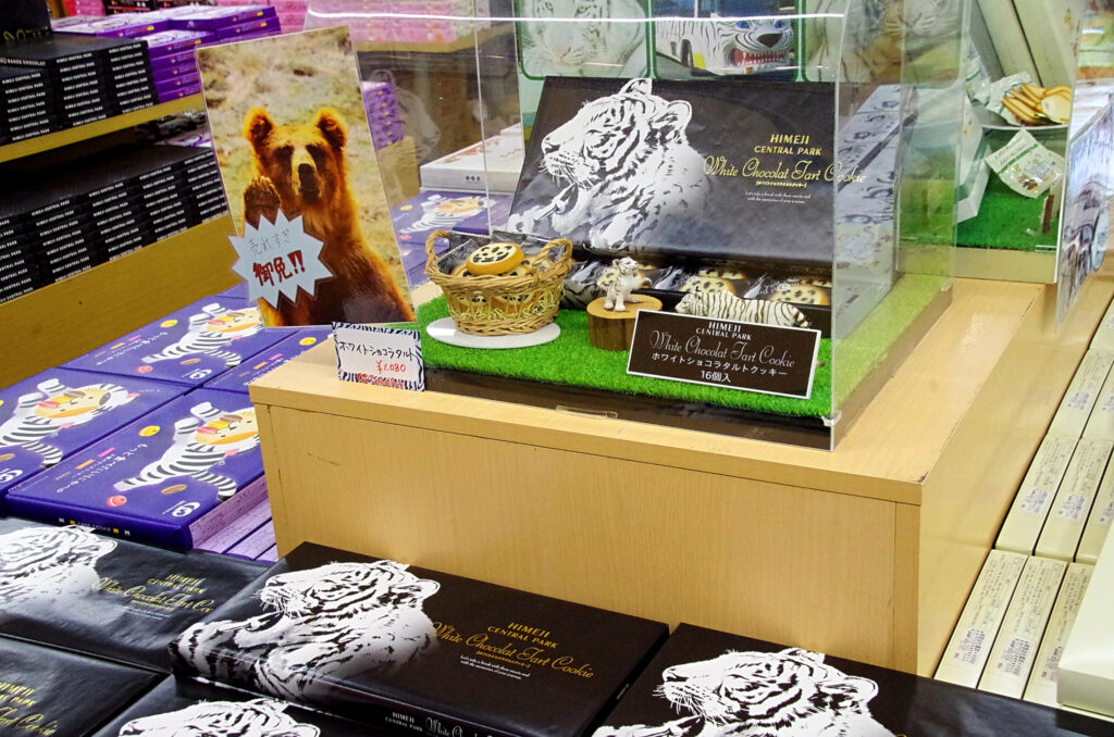 1番人気のお土産『ホワイトショコラタルトクッキー』（16個入り、1,080円）