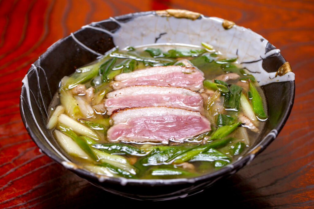 『鴨南蛮』（2,090円）（撮影：草田康博）