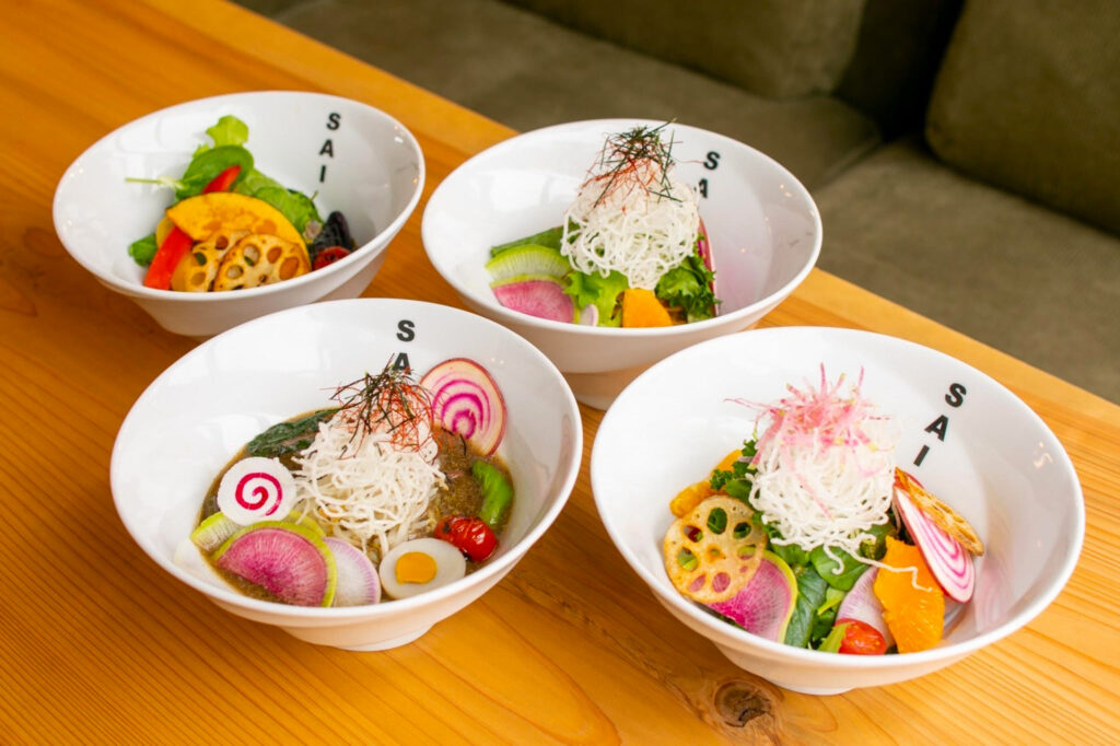 3種類の麺料理+スパイスカレー