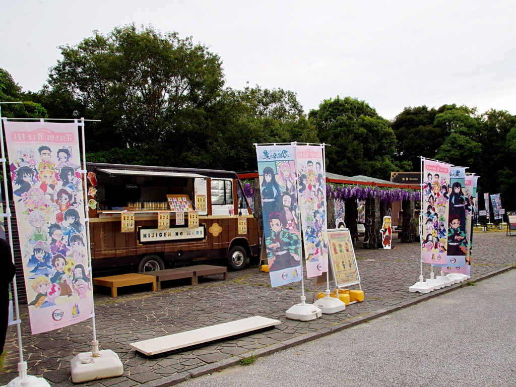 コラボイベント受付周辺のキッチンカー