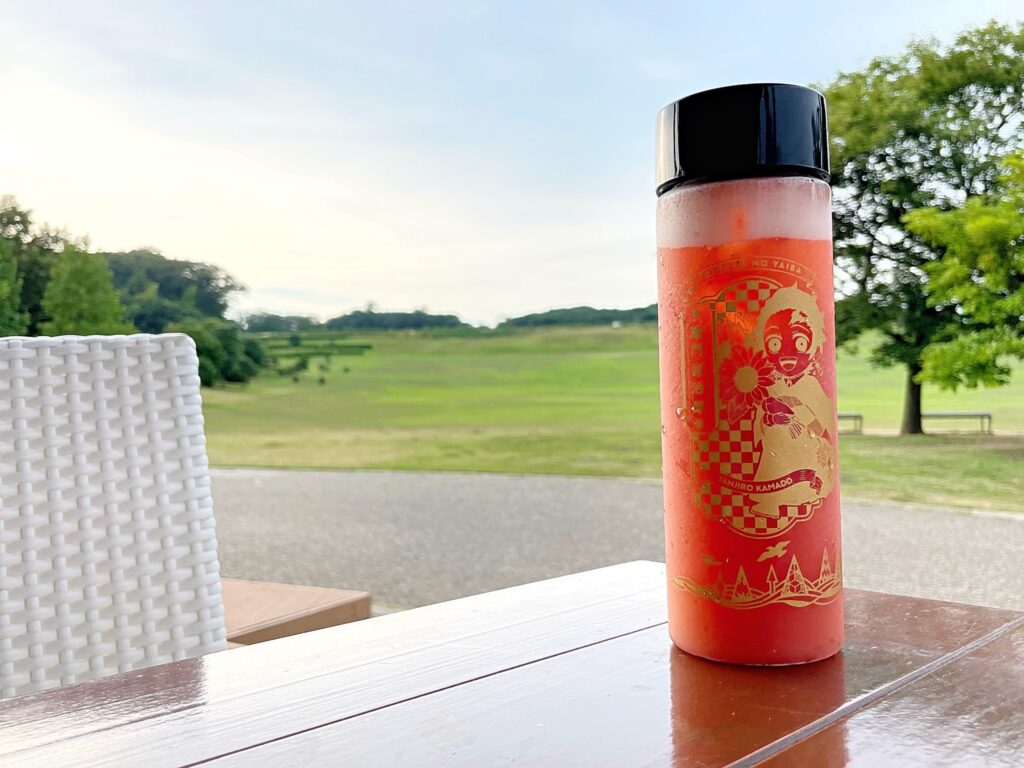 『竈門炭治郎ボトル×フレッシュジュース（パイン＆イチゴ）』（2,000円）