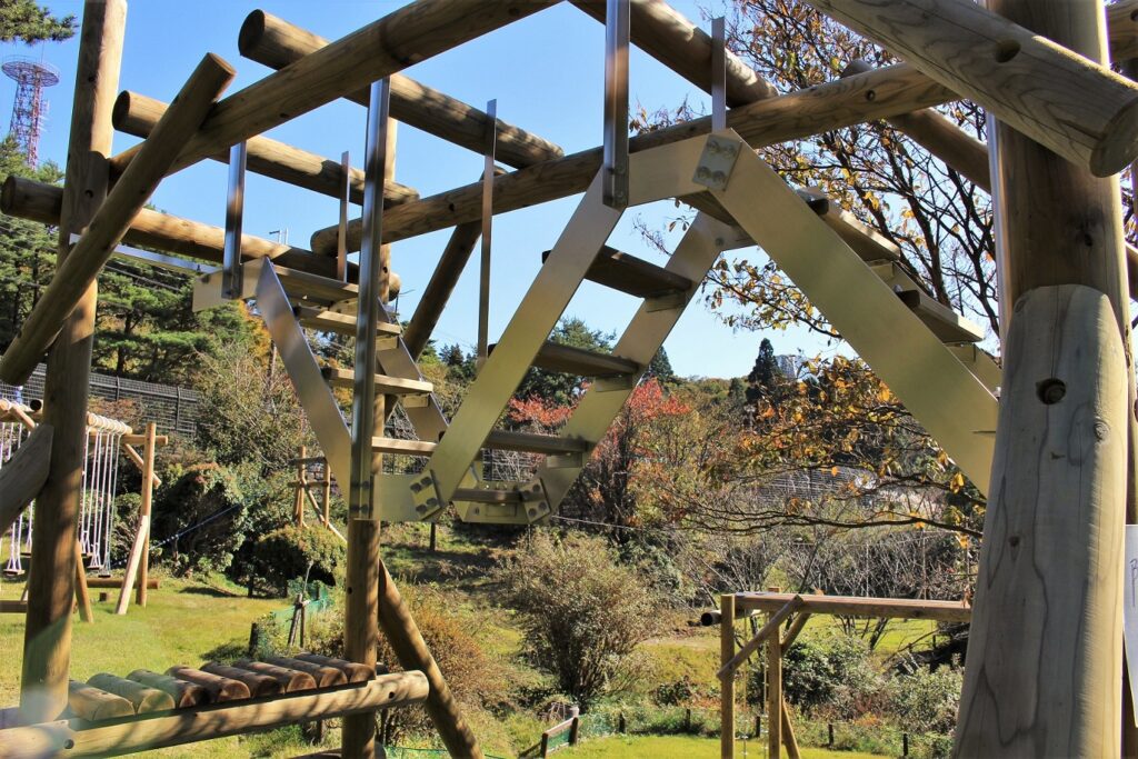 写真提供：『グリーニア』／スーパー階段アスレチック