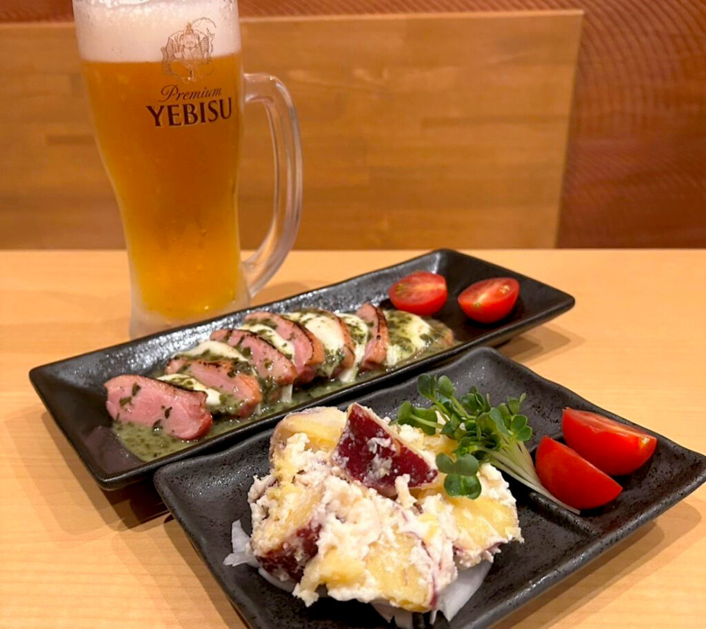 『サツマイモとクリームチーズのサラダ』（580円）