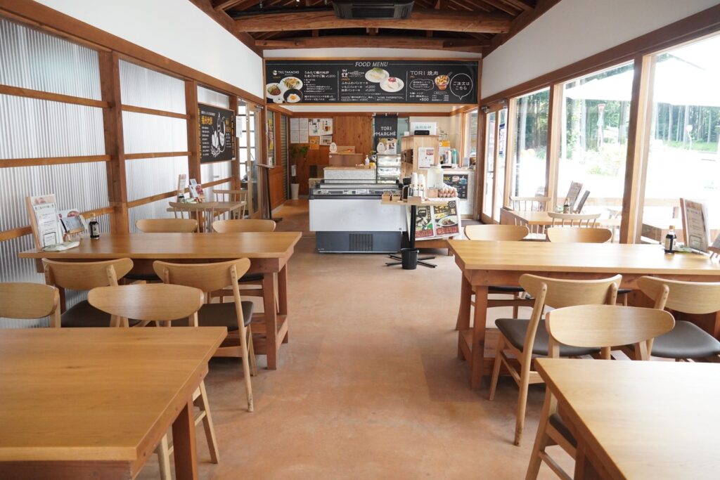 野菜直売所だったころは窓もなかったそう