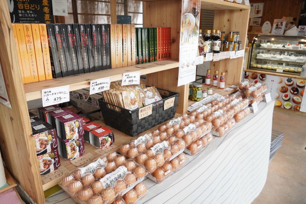 卵はもちろんおみやげ品も販売