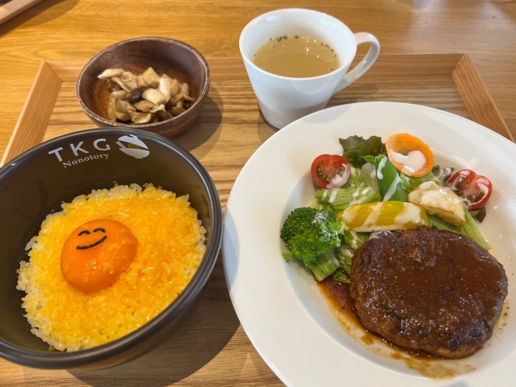 「播州百日どりの煮込みハンバーグ」メインのランチ1,408円