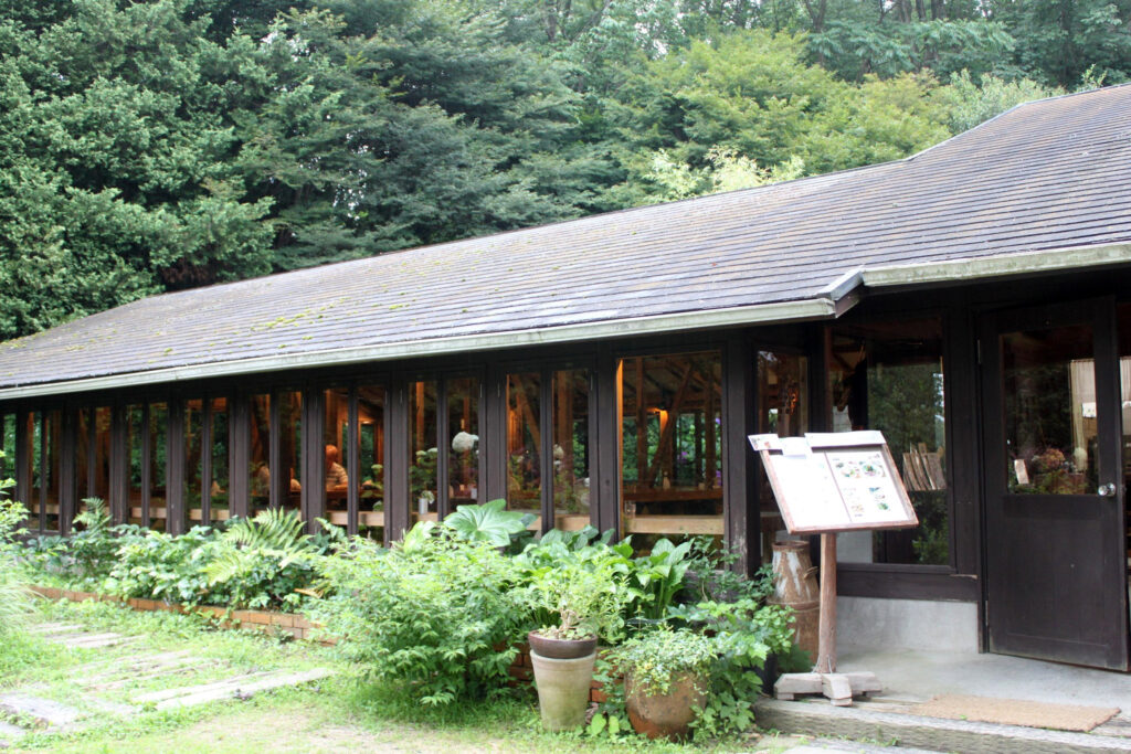 まるで山小屋のよう！趣きたっぷりの「チーズハウス ヤルゴイ」