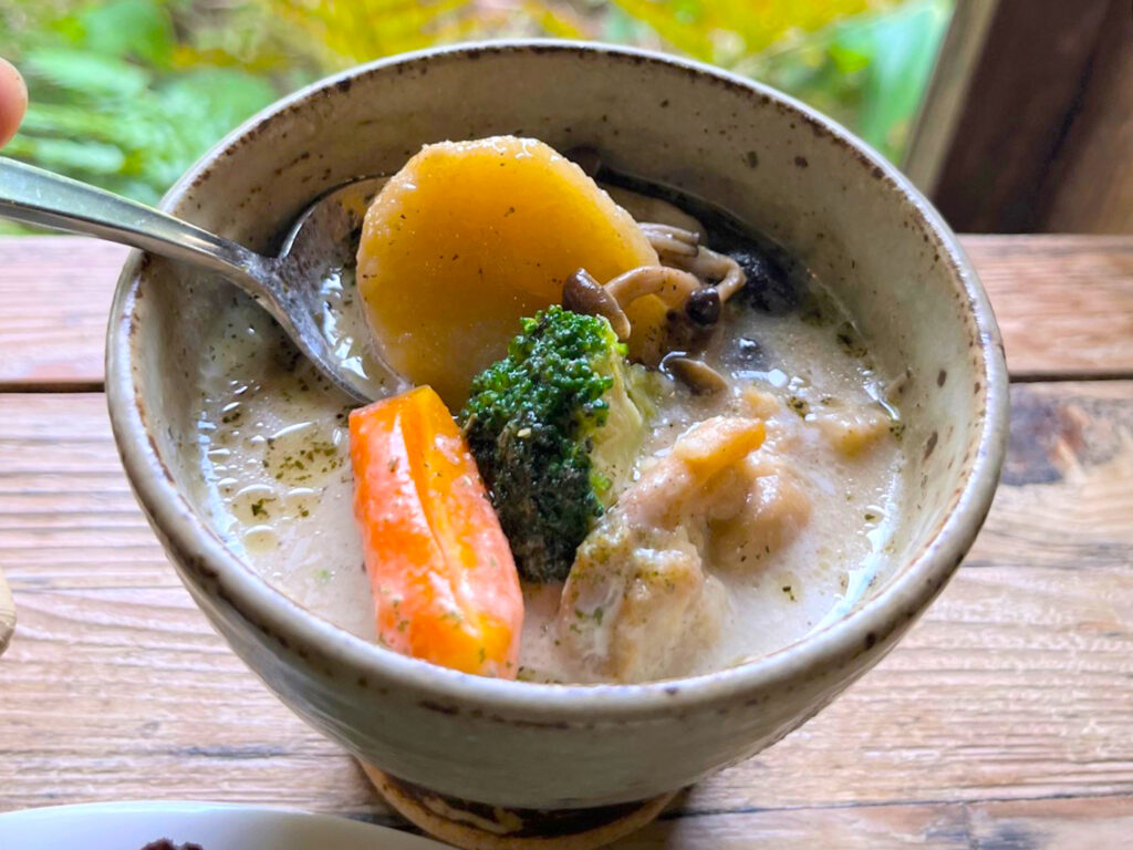 酸味がさわやかな「ホエイシチュー」