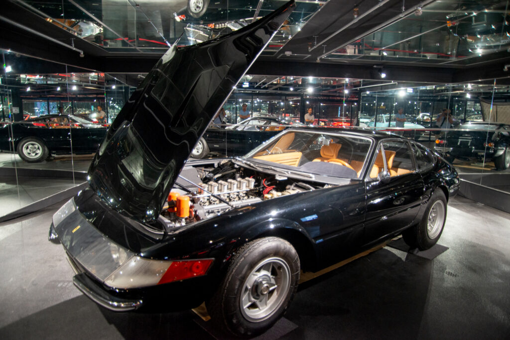 フェラーリ　365GTB/4 (1970)