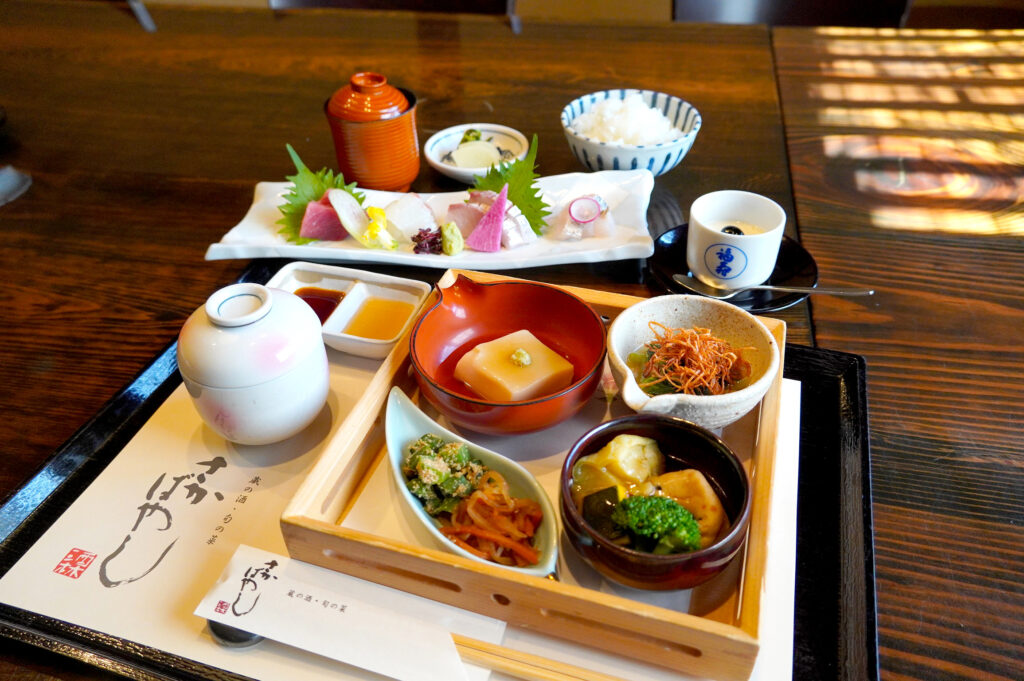 4種類の旬の魚がメインの『お造り膳』（2,500円）