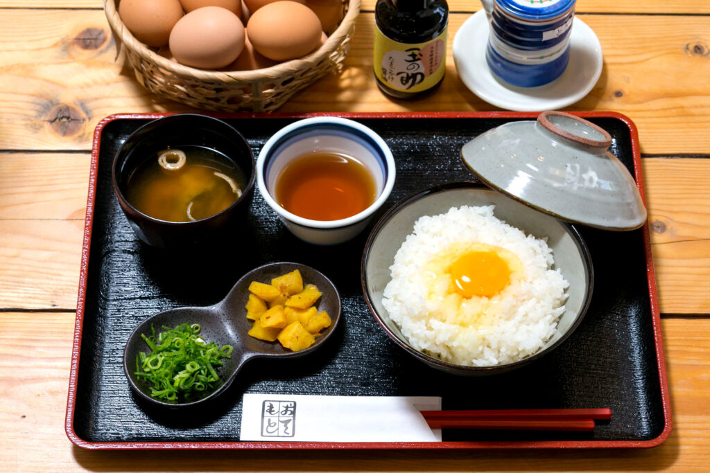 『たまごかけ定食』（600円、大720円）